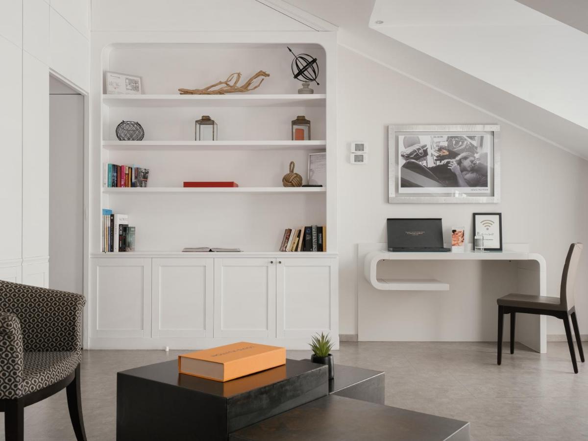 Montenapoleone Suites Milan Bagian luar foto
