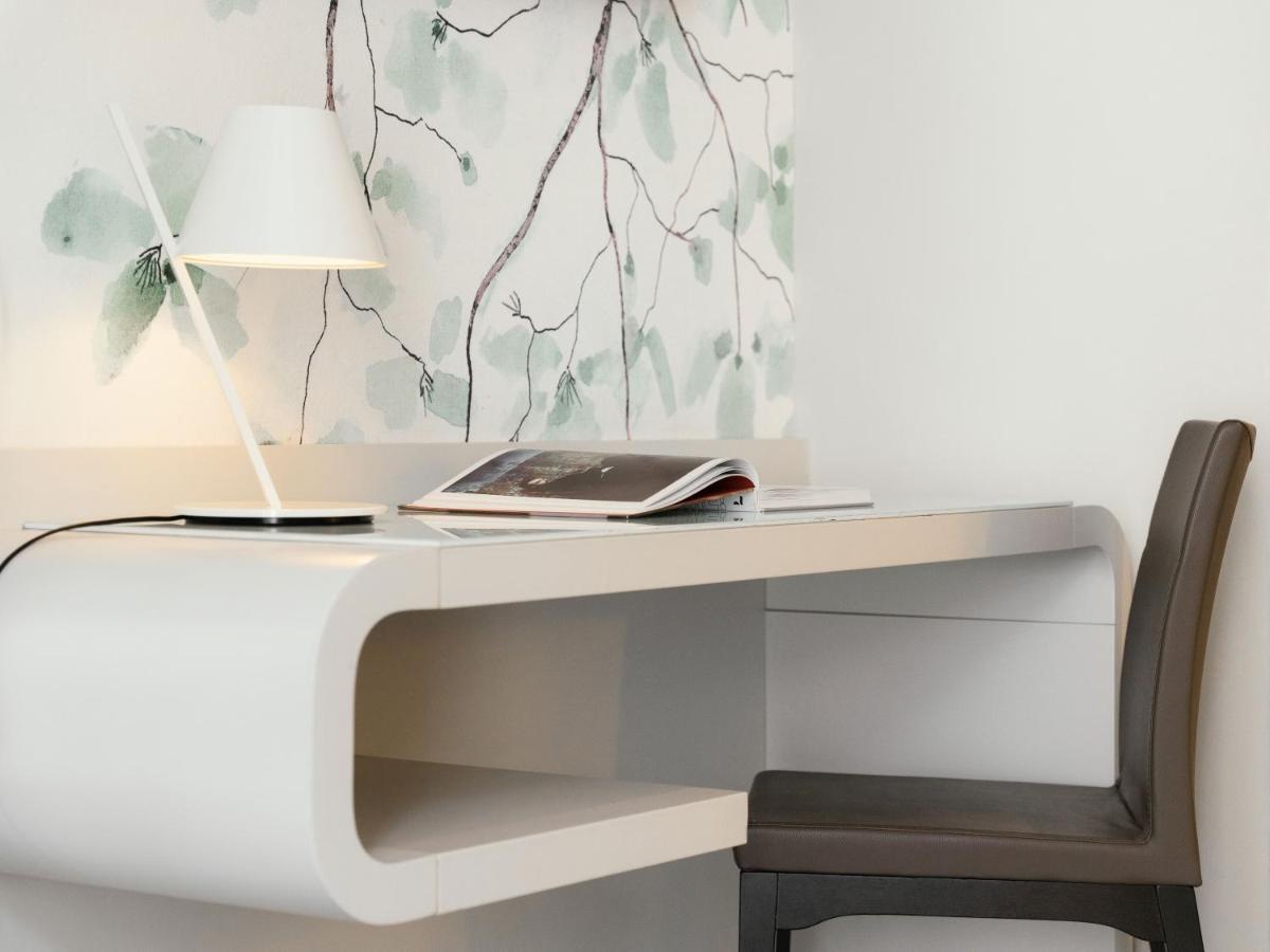 Montenapoleone Suites Milan Bagian luar foto