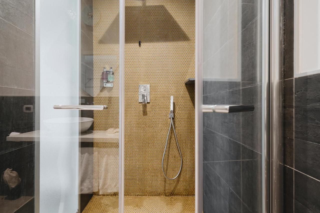 Montenapoleone Suites Milan Bagian luar foto