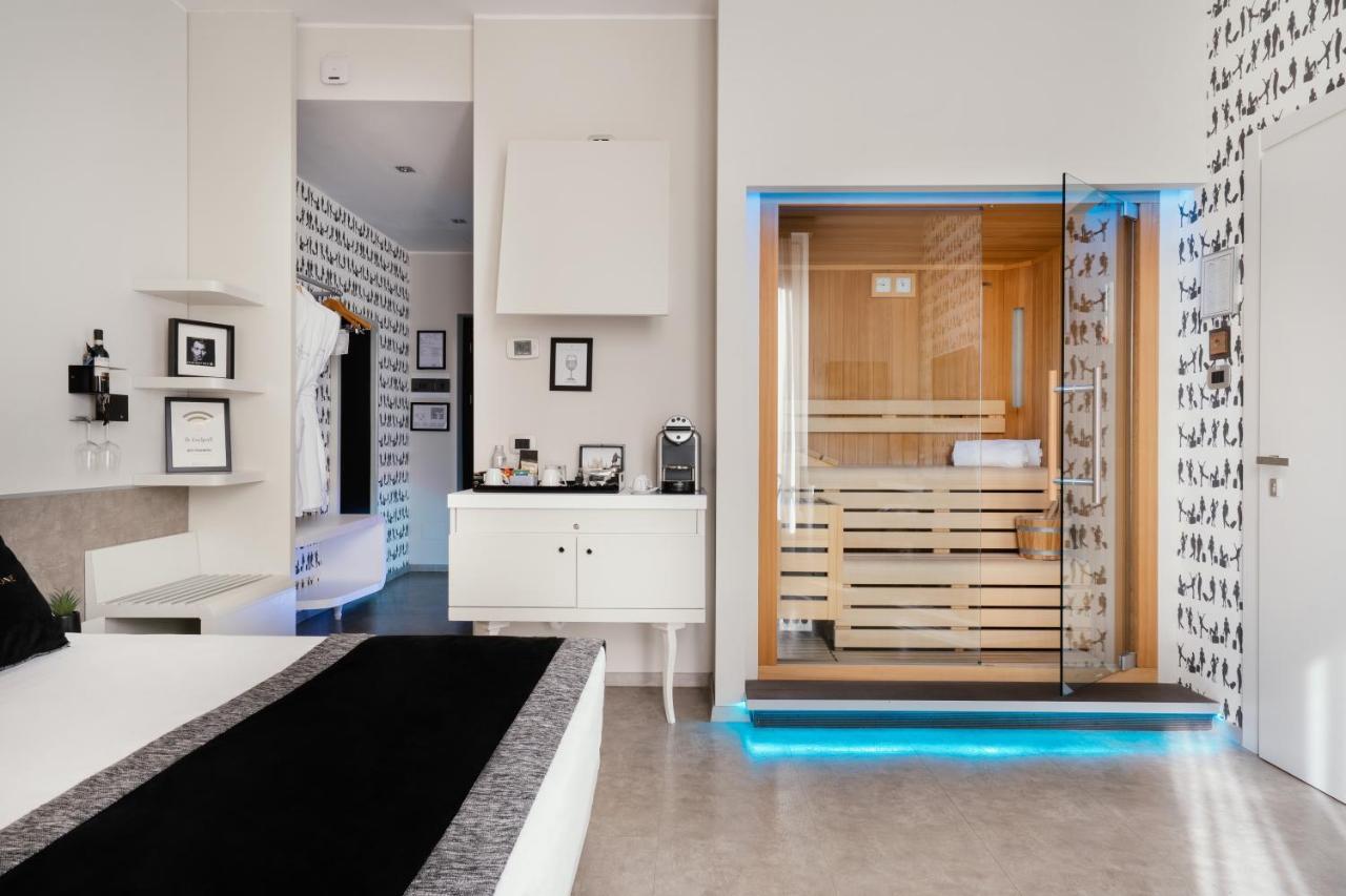 Montenapoleone Suites Milan Bagian luar foto