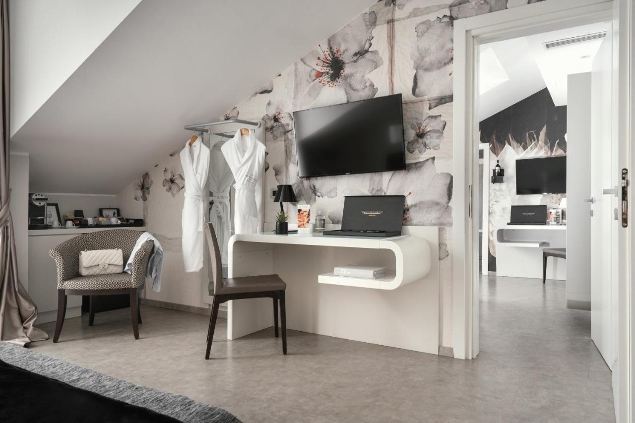 Montenapoleone Suites Milan Bagian luar foto