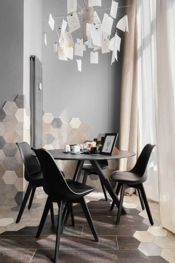 Montenapoleone Suites Milan Bagian luar foto