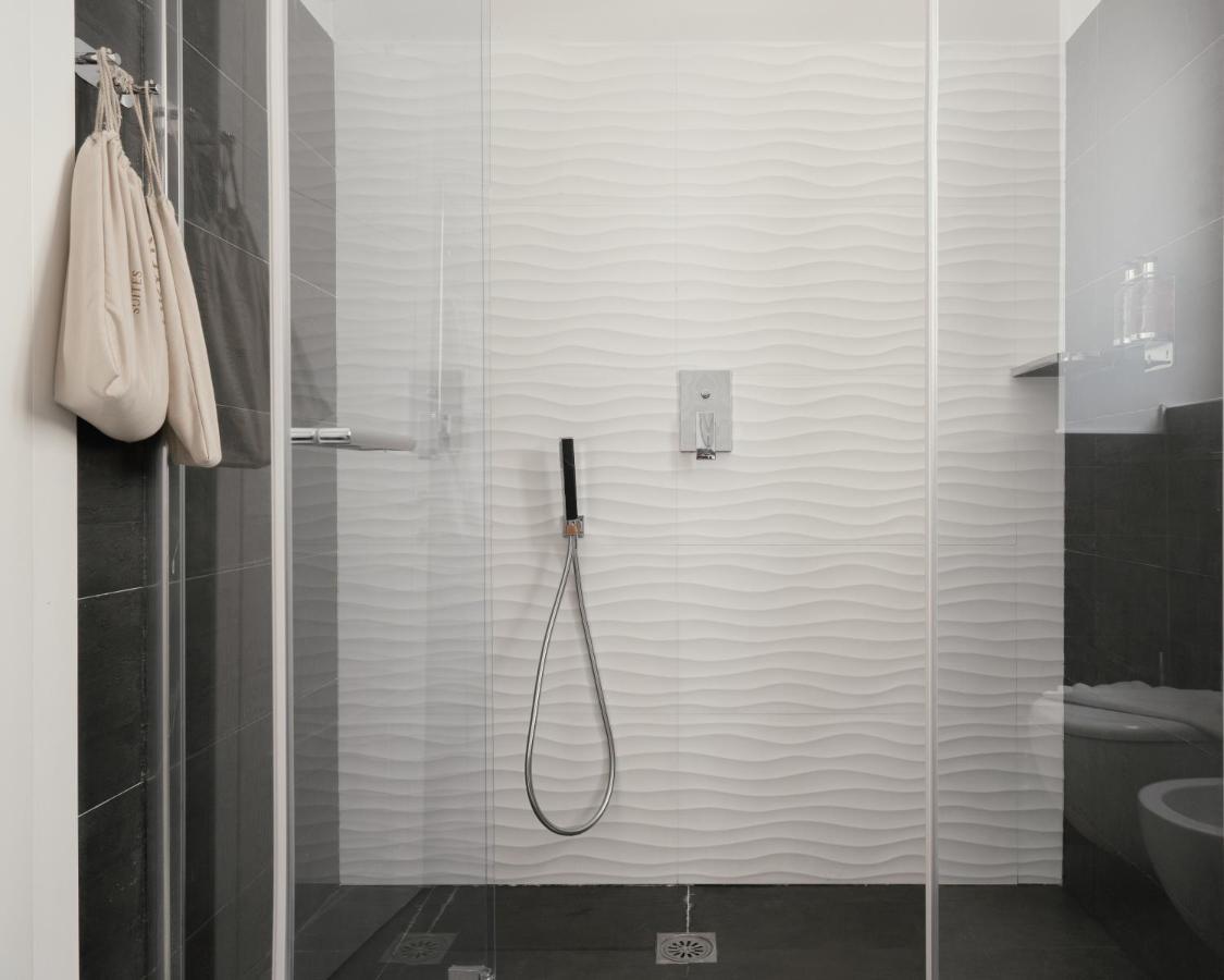Montenapoleone Suites Milan Bagian luar foto