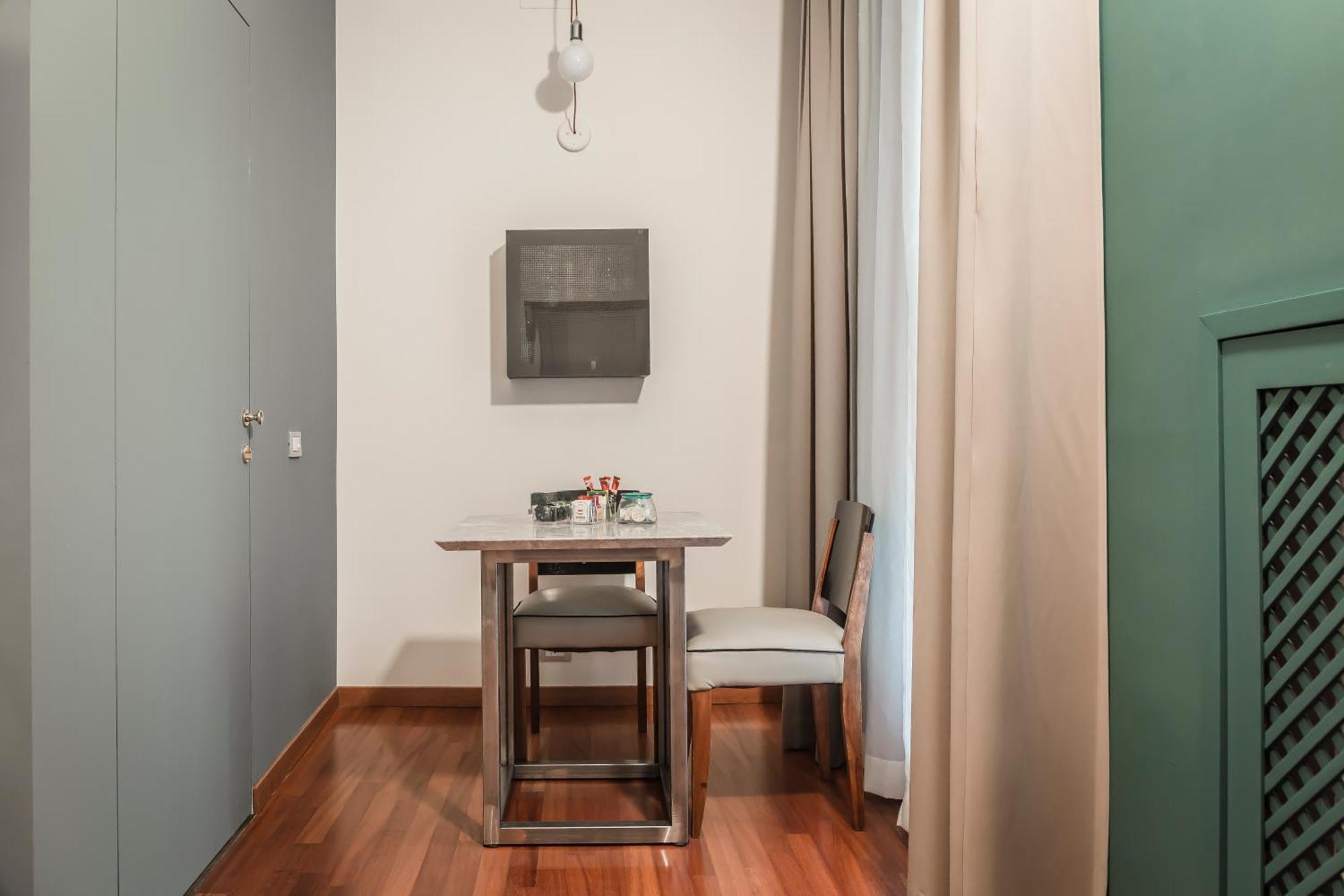 Montenapoleone Suites Milan Bagian luar foto